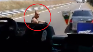 Агресивният мъж, заканил се да убие от бой шофьор на автобус, е карал с 250 км/ч? (ВИДЕО)