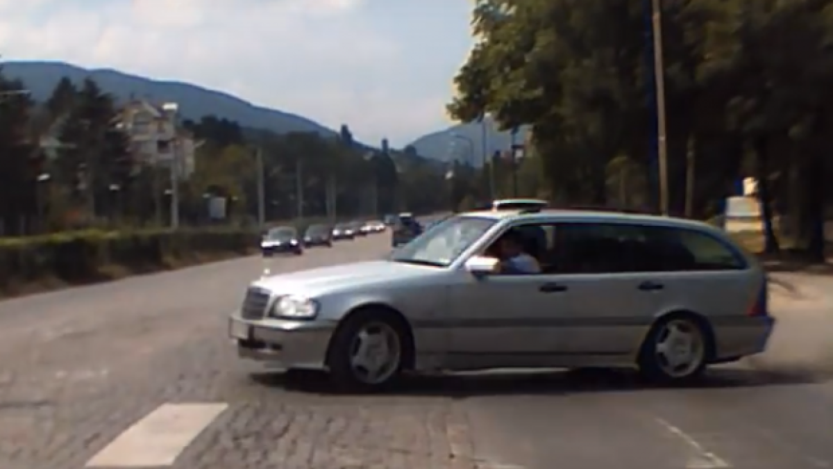 Брутално засичане в София по чудо се разминава без удар (ВИДЕО)