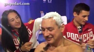 Руски спортисти бръснат треньора си заради спечелени златни медали в Рио (ВИДЕО)