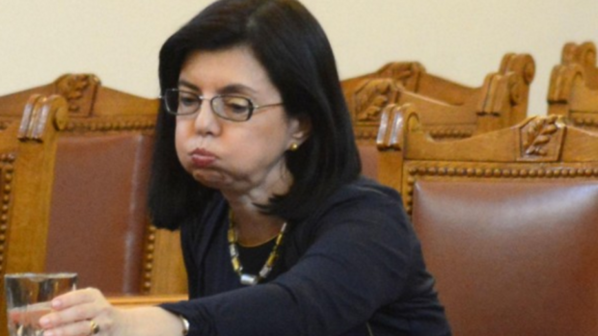 2 млн. лв. дава Кунева, за да рекламира образованието със запалки, ключодържатели и антистрес топки