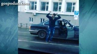 Мъжко забавление с танц на червен светофар (ВИДЕО)