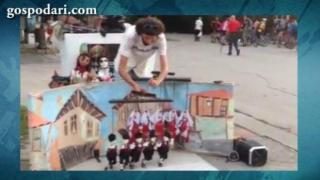 Кукли играят български народни танци (ВИДЕО)