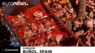 Война със 150 000 кг домати в Испания (ВИДЕО)