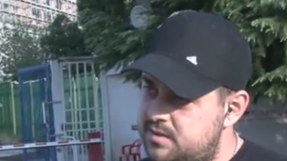 Футболният фен, ритал журналистка в корема, твърди, че тя го нападнала първа