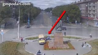 Ето така не се минава през кръгово (ВИДЕО)