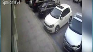 Да се удариш 15 пъти в опит да излезеш от паркинга (ВИДЕО)