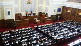 Парламентът си гласува месец неочаквана предизборна ваканция