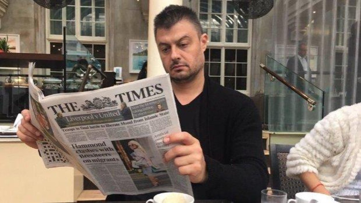 Бареков вече чете на английски език?