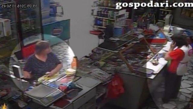 Жена краде лотарийни билети от магазин, хващат я