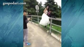 Падане по време на сватбена фотосесия разваля настроението безвъзвратно