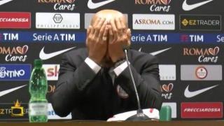 Треньор си блъска главата в маса заради въпрос на журналист