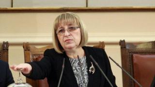 Цецка Цачева няма да подава оставка