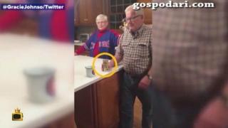 Мъж чака отборът му да победи и го отпразнува по необичаен начин