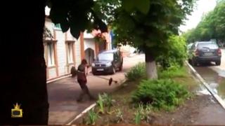 Пиян мъж с косачка - опасно, но и доста комично