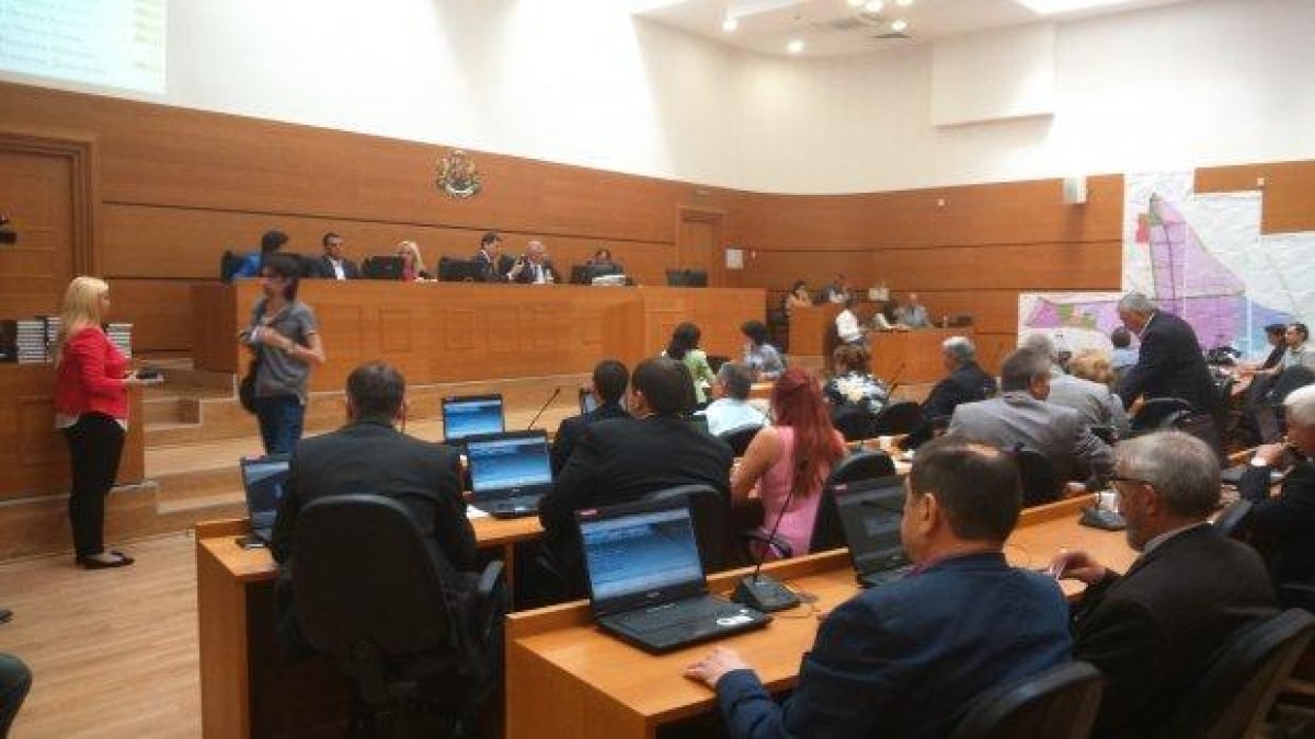 Шефът на Онкодиспансера в Пловдив подаде оставка, кметът Тотев се разплака на сесията