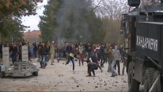Бунт в Харманли, бежанци и полицаи се биха