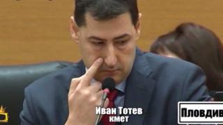 Шефът на Онкодиспансера в Пловдив подаде оставка, кметът Тотев се разплака