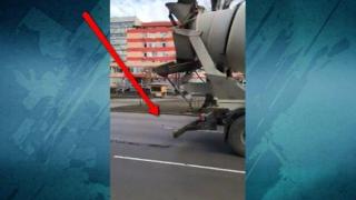 Бетоновоз разлива бетон на булевард в София