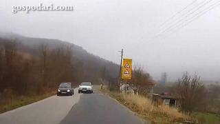 Нетърпелив шофьор се разминава на косъм от катастрофа (ВИДЕО)