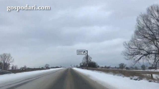 Успя ли снеговалежът да усложни пътната обстановка в страната?