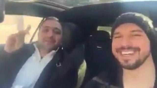 Валери Божинов изневери на "Трепни", запя "Хабиби" в колата си (ВИДЕО)