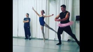 Дъщери учат бащите си на балет (ВИДЕО)