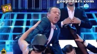 Нежностите между мъже в Капките нажежават страстите до червено