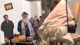 Гледам и не вярвам на ушите си: Астрология, странни таланти и художник, който мъти яйца