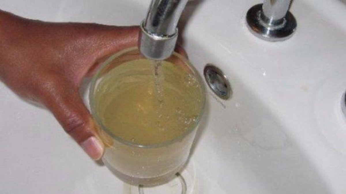 Как и защо държавата завихри буря в чаша с вода?