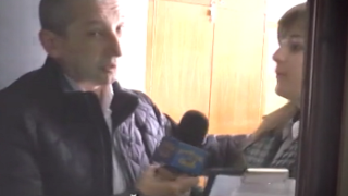 Шефът на добричката болница, която взима незаконно пари от родилки, прояви агресия към наш репортер