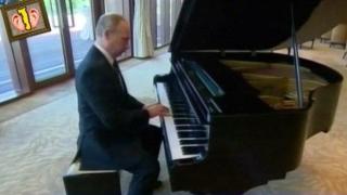 Владимир Путин свири на пиано по-добре отколкото пали кола?!