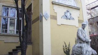 Смяна на директора на Литературния музей заради паркиране в къщата на Яворов