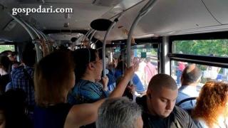 Лятното разписание на автобусите в София предизвиква блъсканици, хората недоволстват (видео)