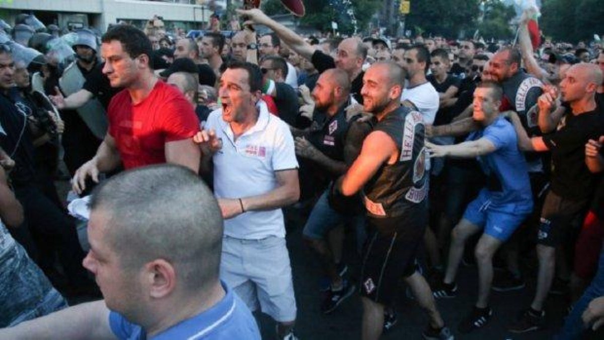 Трима задържани след протеста в Асеновград, сред тях е и Перата