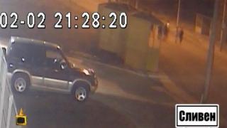 Камера заснема как ромски деца се хвърлят пред коли в схема за изнудване на шофьори