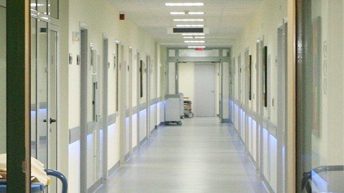 Пиян баща нападна акушерка, искал да види веднага бебето си
