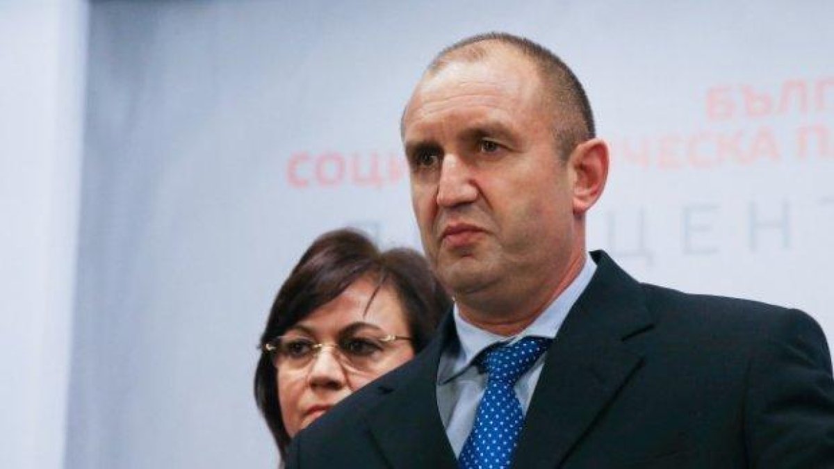 Диктува ли Нинова на Радев?