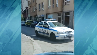 Полицаи в София карат в насрещното и без фарове (видео)