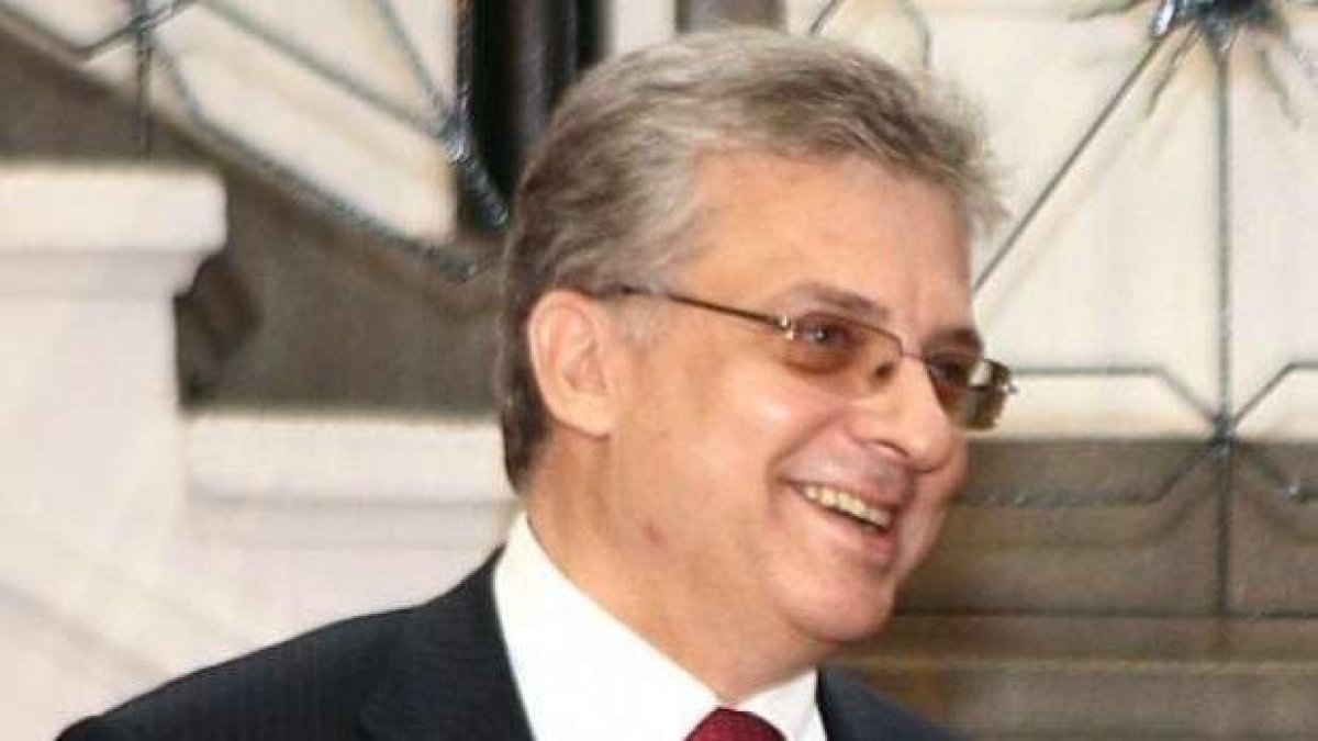 ”Гардиън”: Съпругът на Ирина Бокова е замесен в мащабна схема за пране на пари