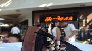 Сладкарници "Неделя" изумиха с такса "нож", вижте абсурдното обяснение