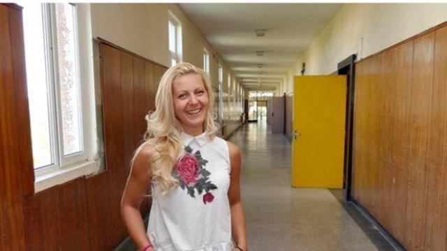 Ученици от цял клас смениха училище заради учителката по математика (видео)