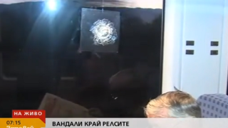 Вандали потрошиха с камъни нов влак на БДЖ (видео)