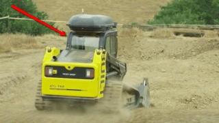 Нов вид булдозер върши работа без човешка намеса (видео)