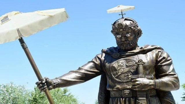 Иновативният чадър на София Тех Парк вдъхнови много смешни колажи (видео)