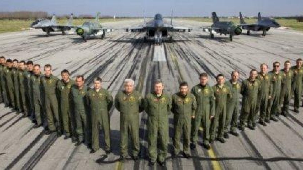 Бойните ни пилоти отказаха да летят в знак на протест