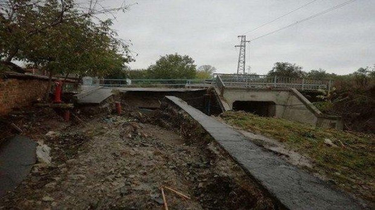 Наводнения в Бургаско, трима човека загинаха (видео)