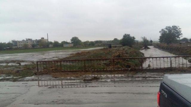 Критично остава положението в Бургас, вижте страховити кадри от водния ад, заснети с хеликоптер (видео)