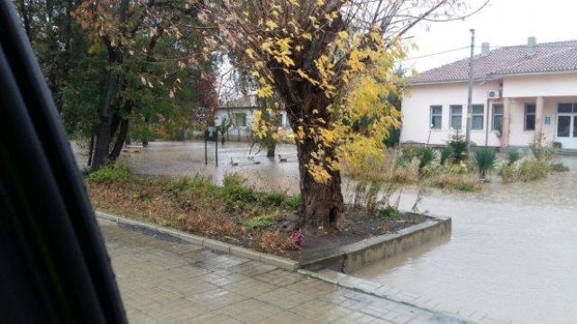 Обявиха ден за траур в Камено, откъдето са три от жертвите на наводненията в бургаско (видео)