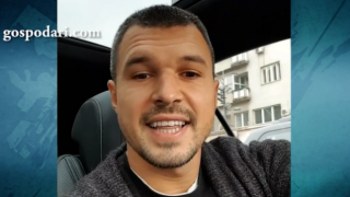 Божинов пак се включи от колата, пее и се усмихва на друг сръбски хит (видео)