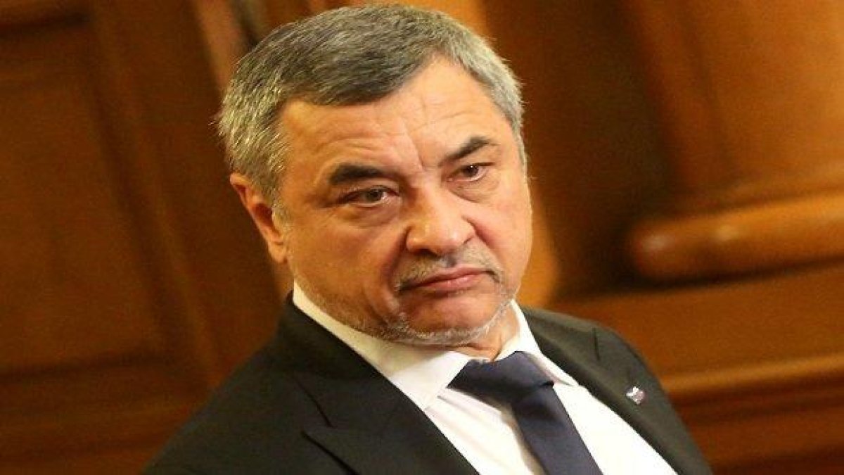 Симеонов отново нападна медиите: Държавата се управлява от телевизионни студиа